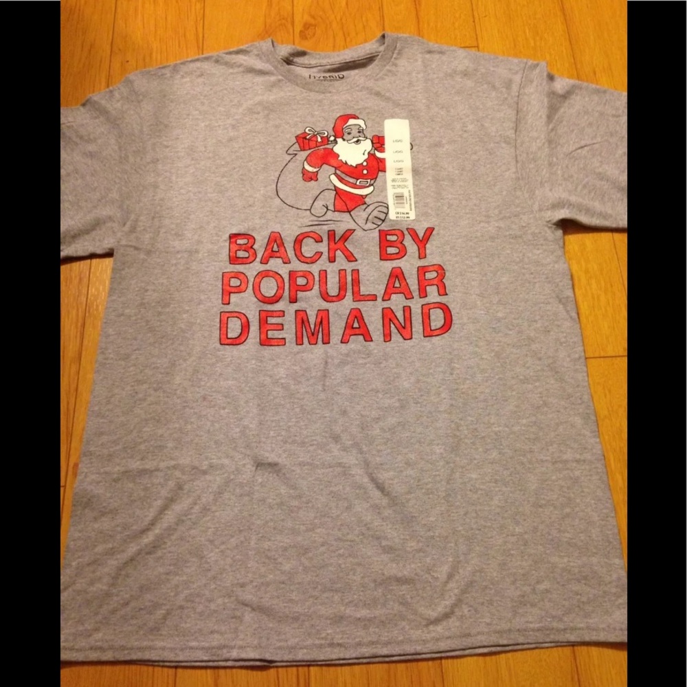NWT Santa  Gray Christmas T-Shirt  Size M